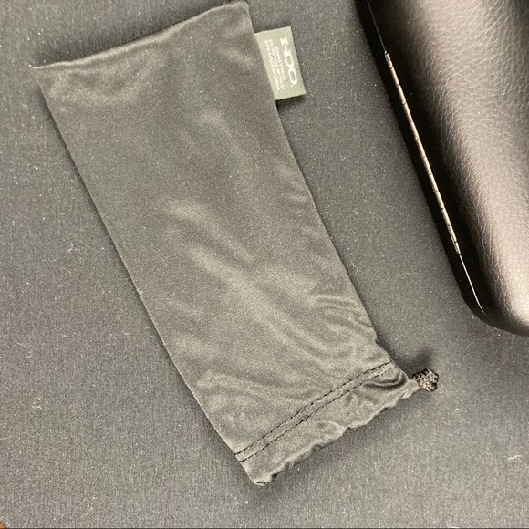 Oakley sunglasses case - Picture 3 of 6